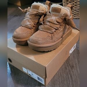 Woman's Ugg Lowmel Chestnut